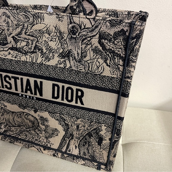 139 Pre Owned Auth CHN DIOR 3D Embroidered Dioriviera Tote Bag Blue 50.MA.0262 - Picture 6 of 9